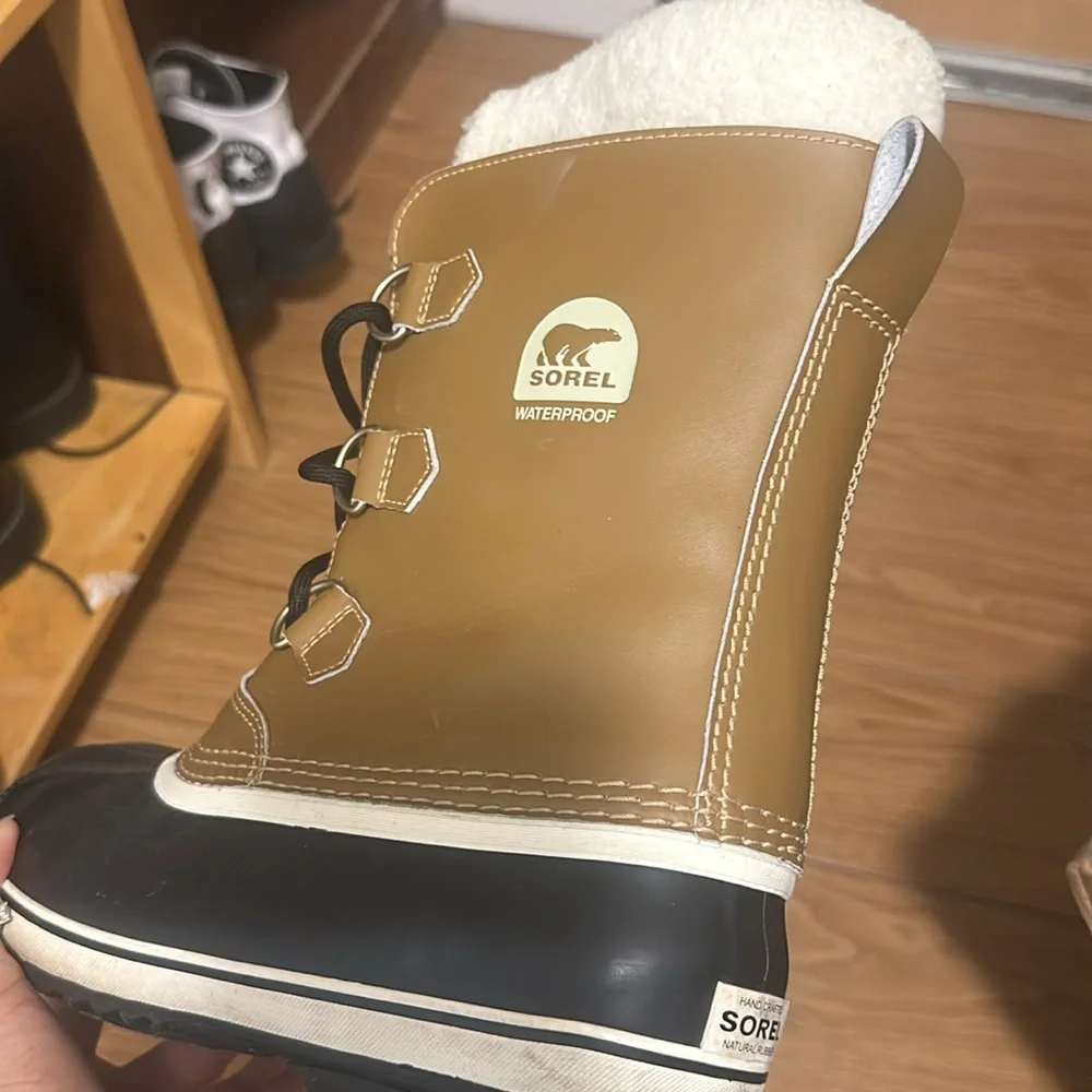 Sorel boots - Picture 3 of 3